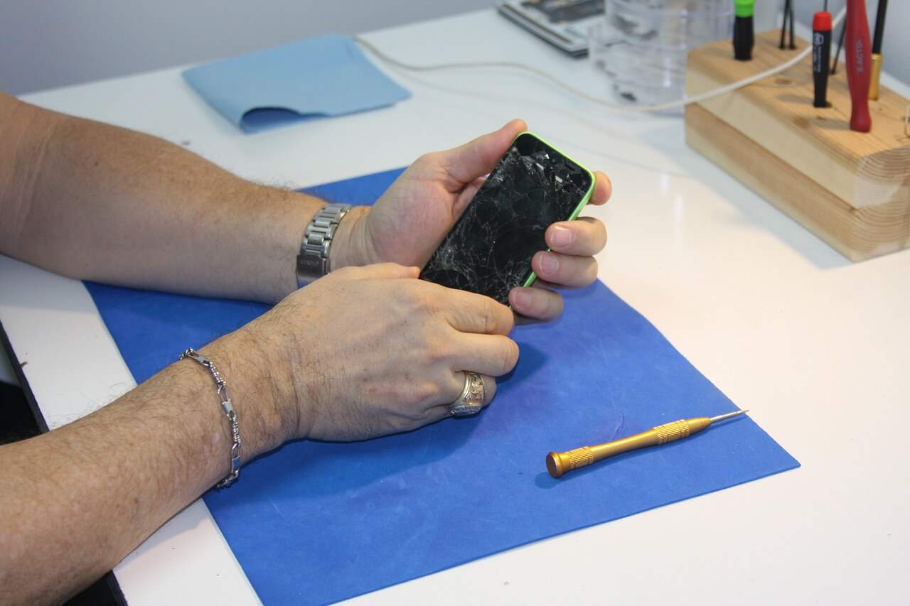 Should You Repair Your Screen by Yourself